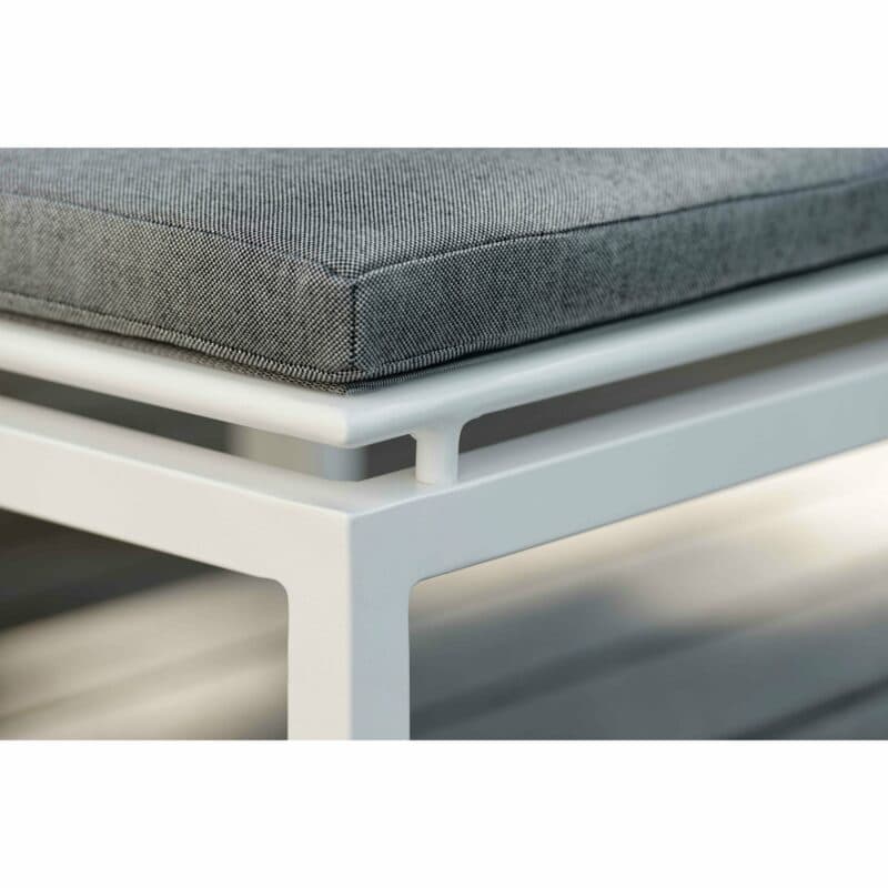 Stern "Skelby" Loungeserie, Gestell Aluminium weiß, Sitzflächen-Basis Textilen silber, Kissen seidengrau