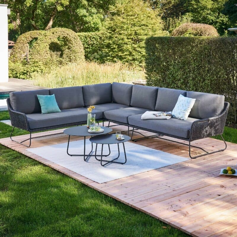 CASA DOMA "Ribera" Eckloungeset 6tlg., L-Form, Kufengestell Edelstahl anthrazit, Rope anthrazit (vertikal breit), Polster Tuvatextil® Panama grafito, Loungetisch "Arista", Aluminium anthrazit - rechts